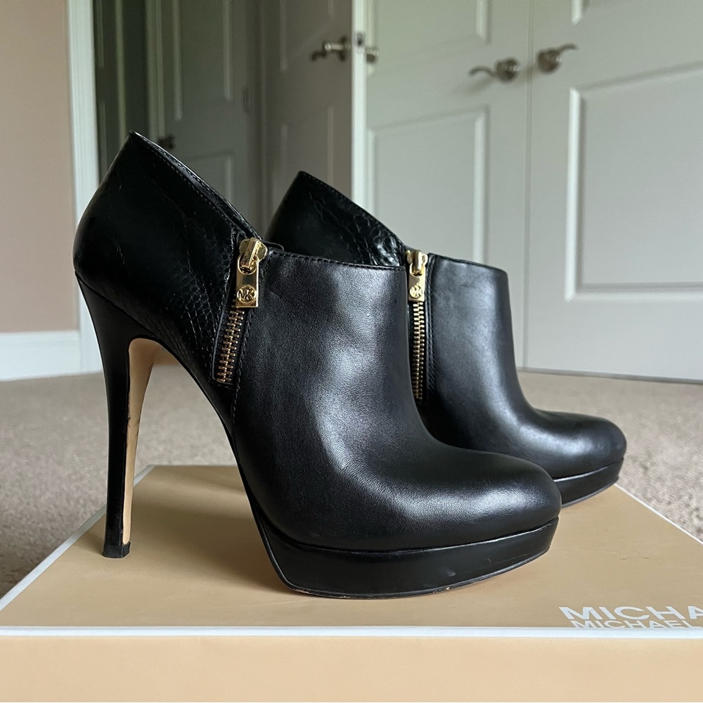 Michael Kors booties sz 9